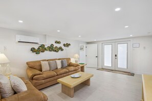 House, Multiple Beds (The Nellie) | Living area