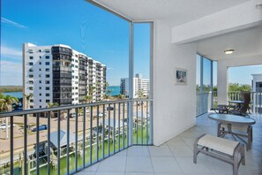 Condo, 1 cama King size (Casa Marina III-644) | Interior