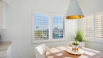 คอนโด, เตียงคิงไซส์ 1 เตียง (Casa Marina III-644) | ร้านอาหาร