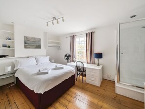 3 bedrooms, iron/ironing board, travel crib, free WiFi