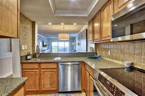 Appart'hôtel, plusieurs lits (Land's End 3-403 Bay Front - Premier) | Cuisine privée