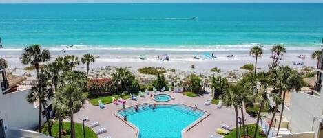 Apartment, Mehrere Betten (Ocean Sands 1-1002) | Pool | Beheizter Pool