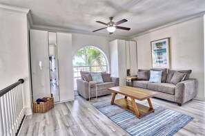 Ferienhaus, Mehrere Betten (Villa At Bahia Shores-Whole Property) | Wohnbereich