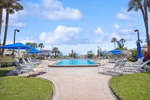 公寓式客房, 多张床 (Ocean Sands 1-808) | 泳池 | 恒温泳池