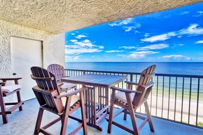 Outdoor dining - Ocean Sands 1-808 (Madeira Beach)