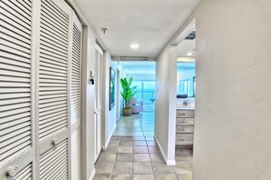 Apartment, Mehrere Betten (Ocean Sands 1-808) | Innenbereich