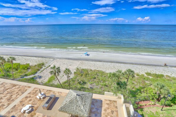 Apartamento, varias camas (Ocean Sands 1-808) | Playa | Ubicación a pie de playa