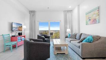 Appartement, 1 kingsize bed met slaapbank (Madeira Bay Resort I 1402) | Woonruimte | Een televisie
