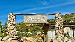 A rustic stone archway with a sign reading "REPUBLICA ECOLOGICA Ralluchi". - Kalluchi Ecolodge (La Paz)
