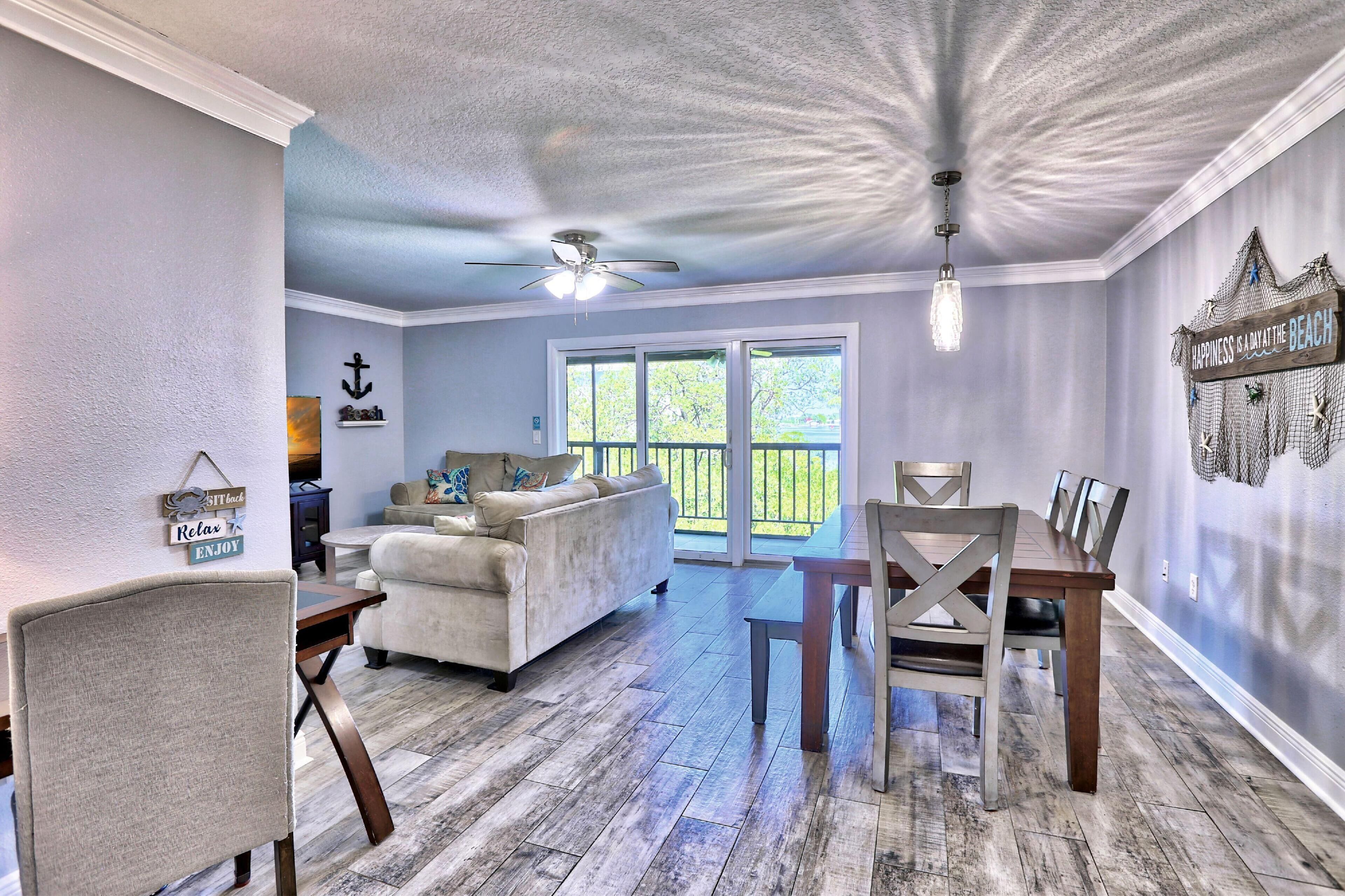 Casa, várias camas (Sea Shell 28) | Área de estar | TV