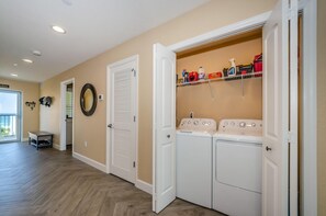 Apartment, Mehrere Betten (Dolphin Key 504 - Premier) | Innenbereich