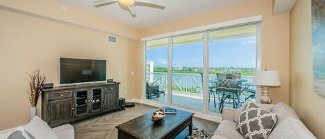 Apartment, Mehrere Betten (Dolphin Key 504 - Premier) | Wohnbereich