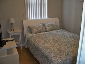 3 slaapkamers, een strijkplank/strijkijzer, reisbedje, gratis wifi