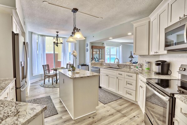 Private kitchen - Tides 1-211 (North Redington Beach)