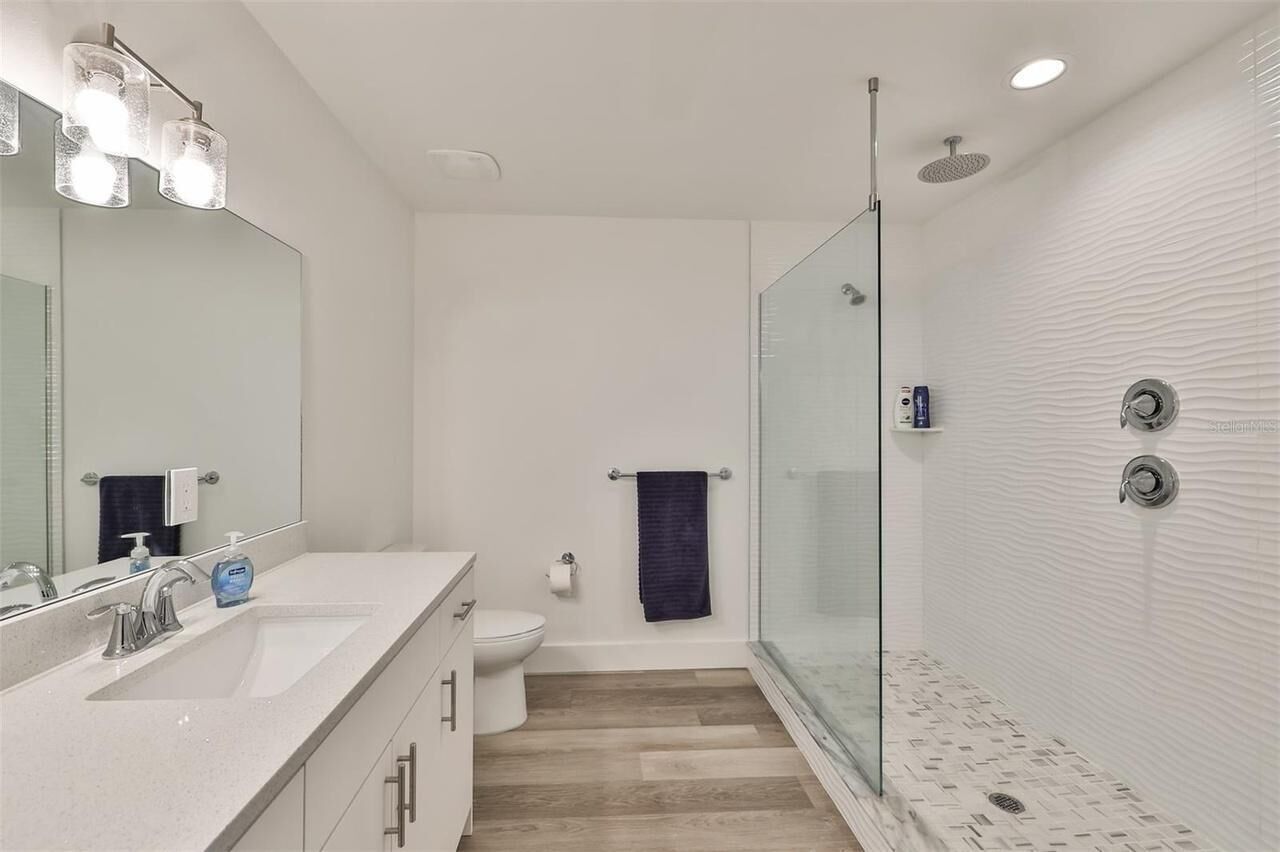 Condo, várias camas (Madeira Del Mar 301) | Banheiro | Sabonete, papel higiênico