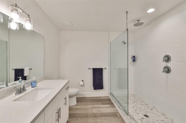 公寓客房, 多張床 (Madeira Del Mar 301) | 浴室 | 肥皂、衛生紙