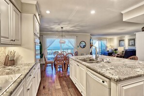 Appart'hôtel, plusieurs lits (Pelican Pointe 4C) | Intérieur