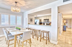 Condo, Multiple Beds (Land's End 4-206 Bay Front - Premier) | Dining