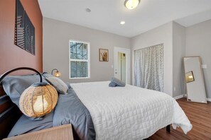 3 bedrooms, iron/ironing board, travel crib, free WiFi