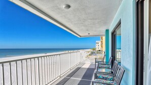 A balcony with a view of the beach and ocean. - Arena De Madeira 103 - Premier (Madeira Beach)