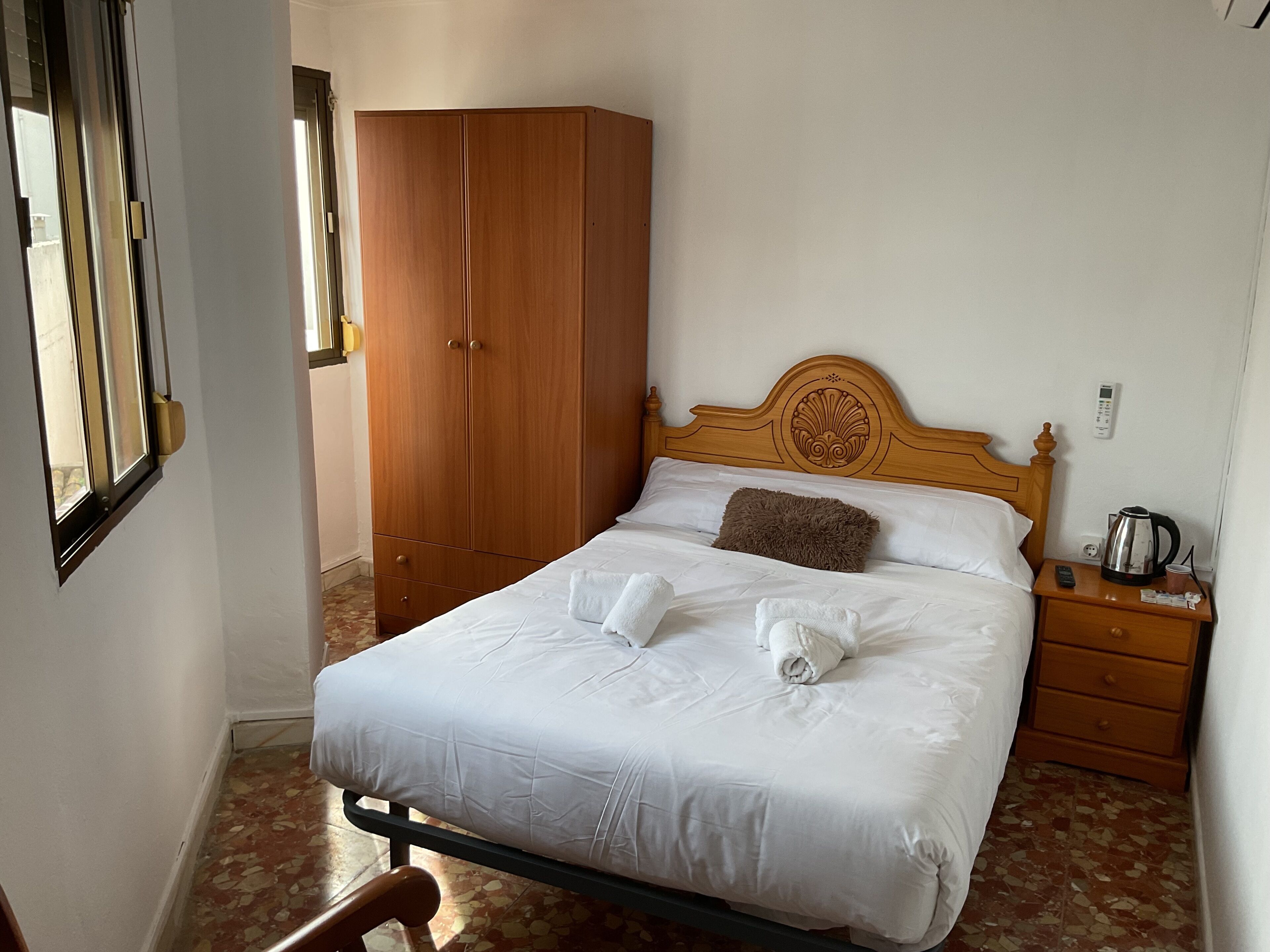 Bureau, Wi-Fi gratuit, draps fournis