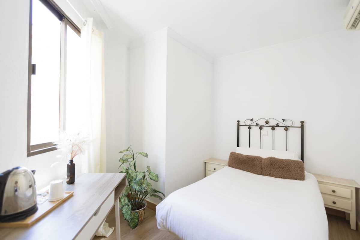 Economy Single Room | Desk, free WiFi, bed sheets