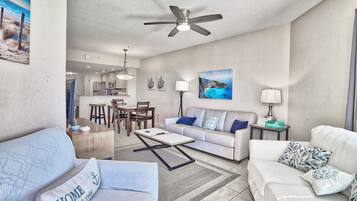 Appartamento, letti multipli (Crystal Palms 405) | Area soggiorno
