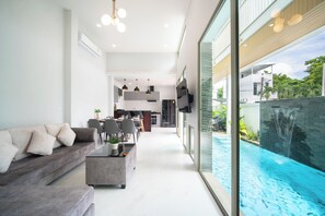 Classic Villa | Living area