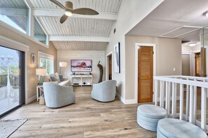 Rumah, Beberapa Tempat Tidur (Paradise Along Boca Ciega Bay) | Area keluarga | TV