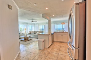 Condo, Multiple Beds (Land's End 9-301 Beach Front-Premier) | Interior - Land's End 9-301 Beach Front-premier (Treasure Island)
