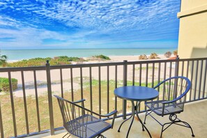 Condo, Multiple Beds (Land's End 9-301 Beach Front-Premier) | Outdoor dining