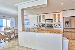 Condo, Multiple Beds (Land's End 9-301 Beach Front-Premier) | Private kitchen | Oven, toaster - Land's End 9-301 Beach Front-premier (Treasure Island)