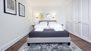 1 bedroom, iron/ironing board, WiFi, bed sheets - Museum ST Central Soho Apartment (Greater London)