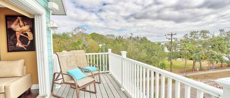 House, Multiple Beds (Hippie Haven) | Property grounds