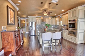 House, Multiple Beds (Hippie Haven) | Private kitchen - Hippie Haven (Gulfport)