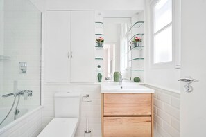 Shower, towels