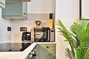 Fridge, microwave, oven, stovetop