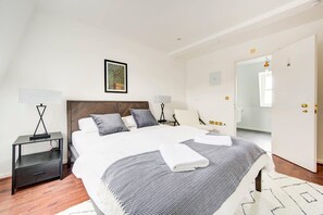 3 bedrooms, desk, iron/ironing board, WiFi
