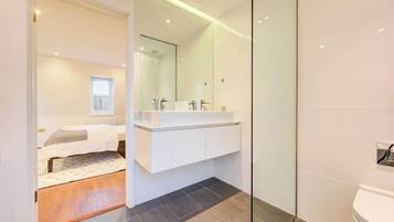 Shower, hair dryer, towels, shampoo