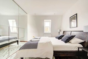 3 bedrooms, desk, iron/ironing board, WiFi