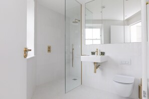 Een douche, een haardroger