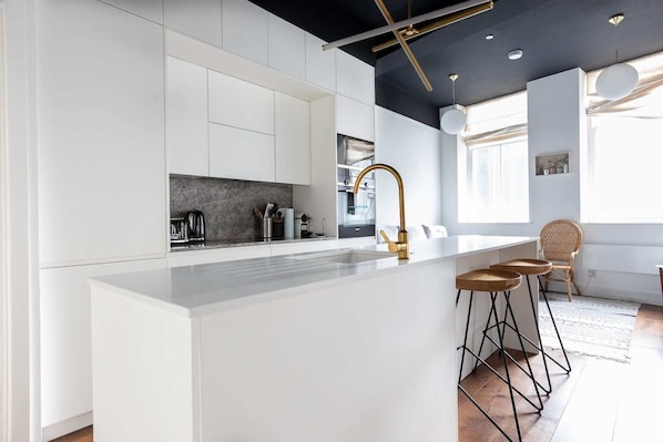 Fridge, microwave, oven, stovetop