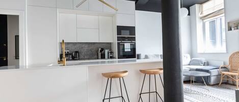 Coffee/tea maker, fridge, microwave, oven