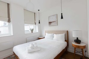 2 habitaciones, tabla de planchar con plancha, wifi y ropa de cama