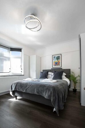 2 slaapkamers, een strijkplank/strijkijzer, wifi, beddengoed