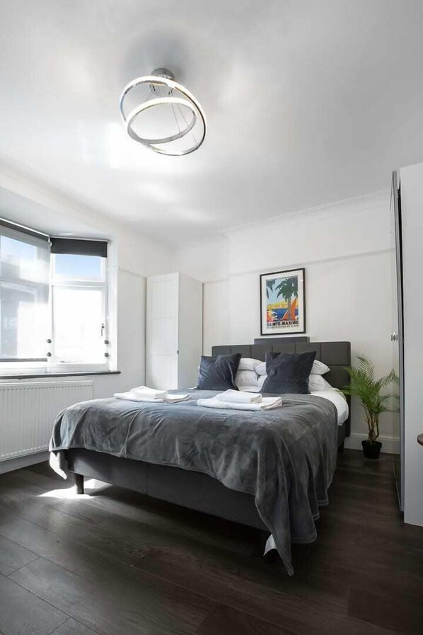 2 bedrooms, iron/ironing board, WiFi, bed sheets - Modern 2 Bed Apartment in Central Camden Sleeps 6 (Greater London)