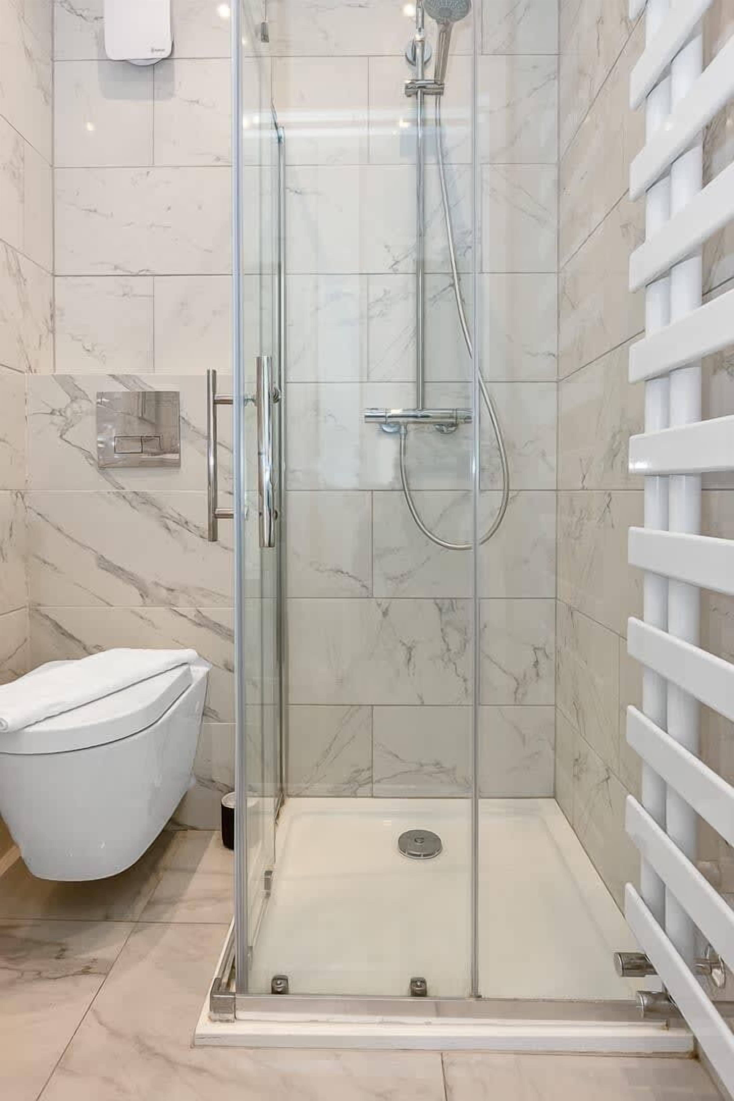 Shower, hair dryer, towels, shampoo