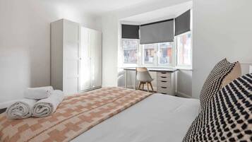 2 bedrooms, iron/ironing board, WiFi, bed sheets
