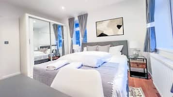 3 bedrooms, iron/ironing board, WiFi, bed sheets