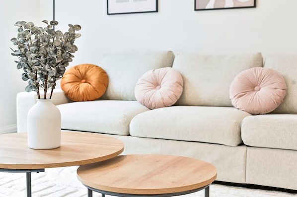 TV, fireplace - Amazing 3 Bed Apartment Great Portland Street (Greater London)